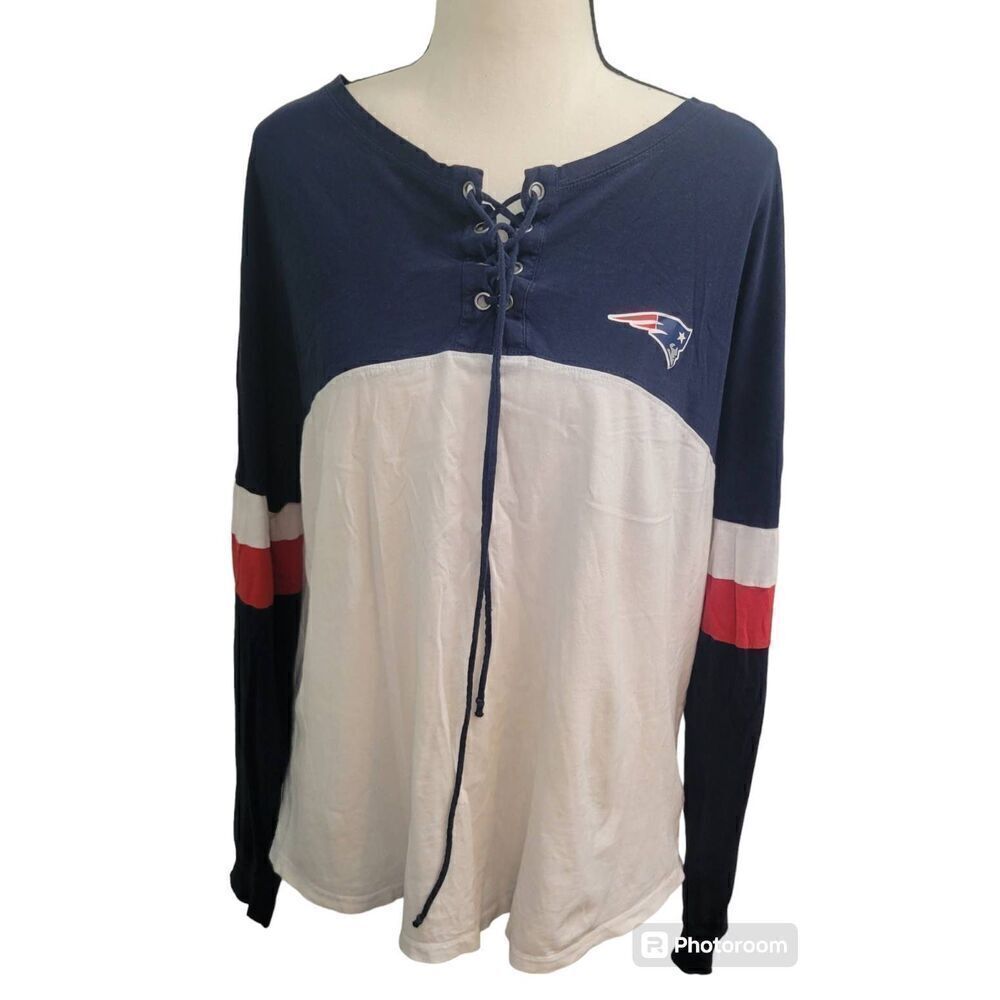 Patriots Size L 100% Cotton Lace Up VNeck Long Sleeve Tee